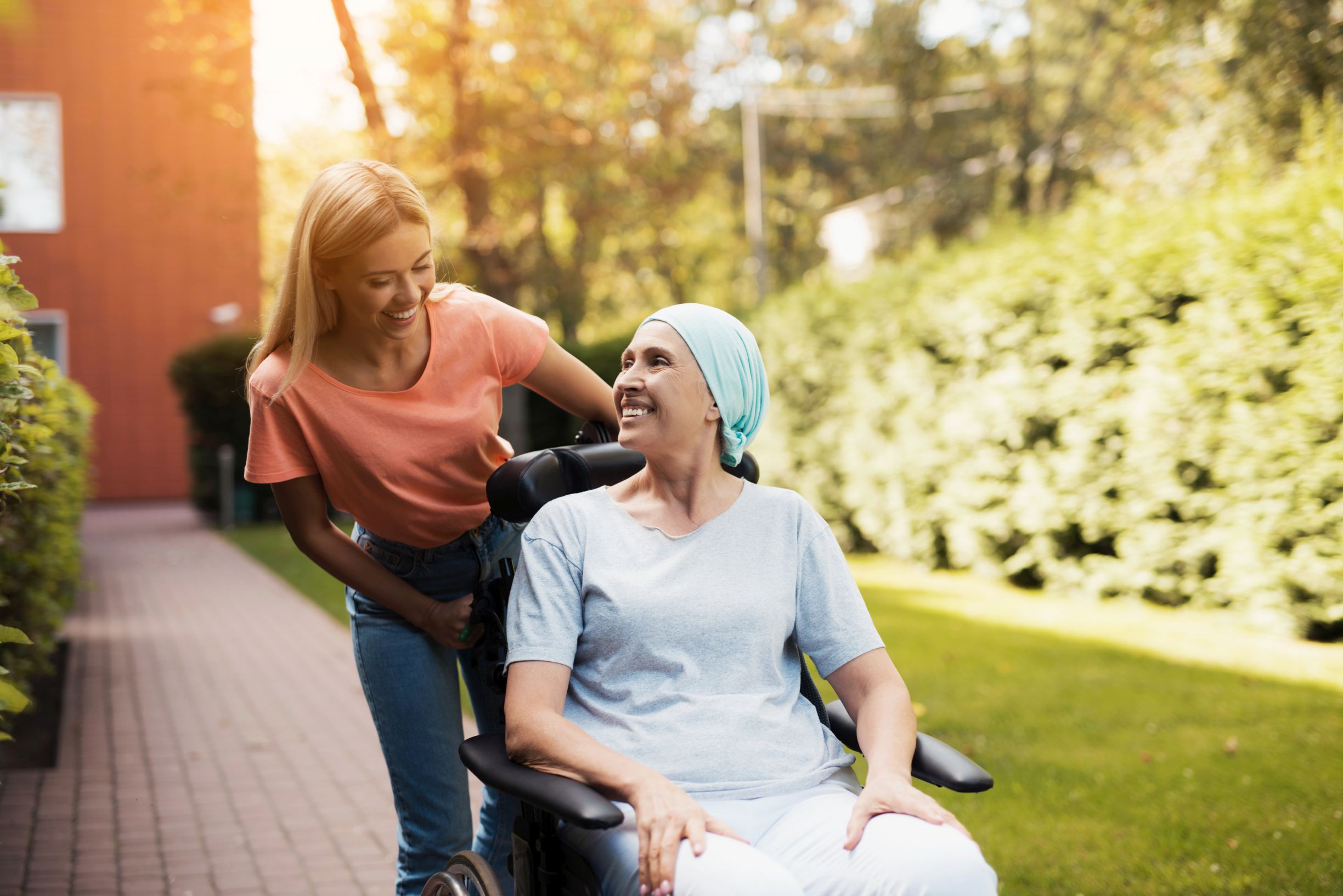 Krebspatientin im Rollstuhl